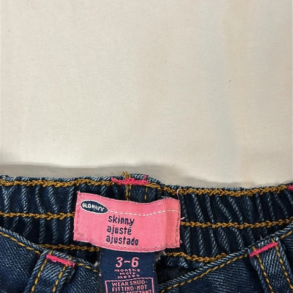 Old Navy/Kushies - 2 piece baby outfit/set. Size 3-6 months - Picture 6 of 7